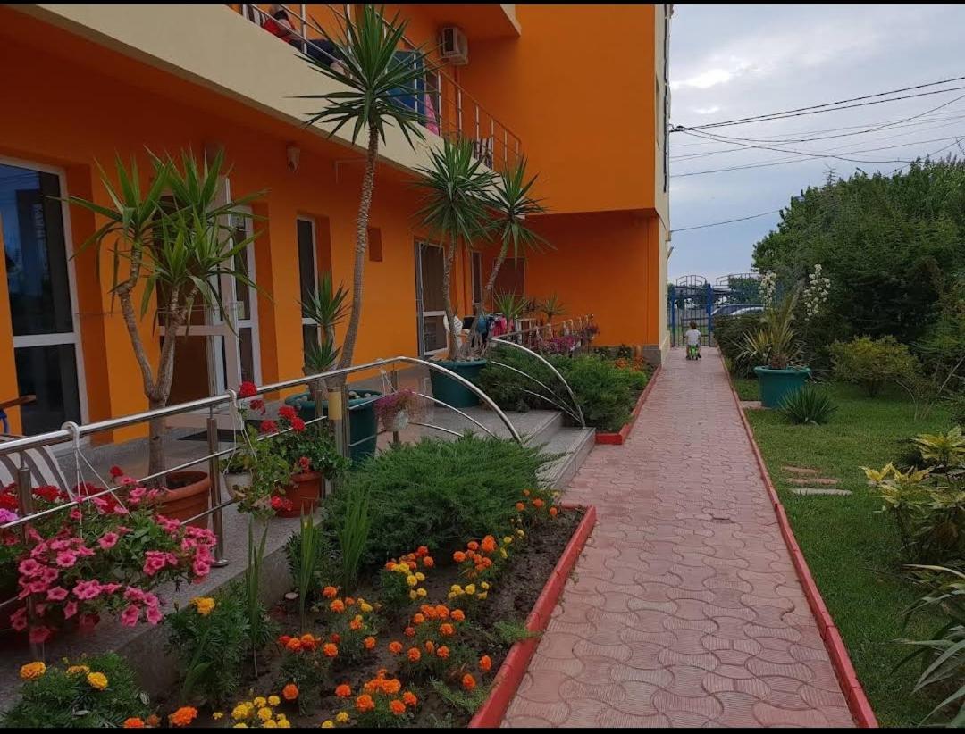 Vila Oranj Hotel Костинещи Екстериор снимка